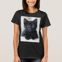 Camiseta Adorable Black Kitten with Striking Blue Eyes Port