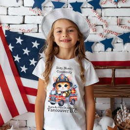 Camiseta Adorável bombeiro gatinho em caminhão brilhante