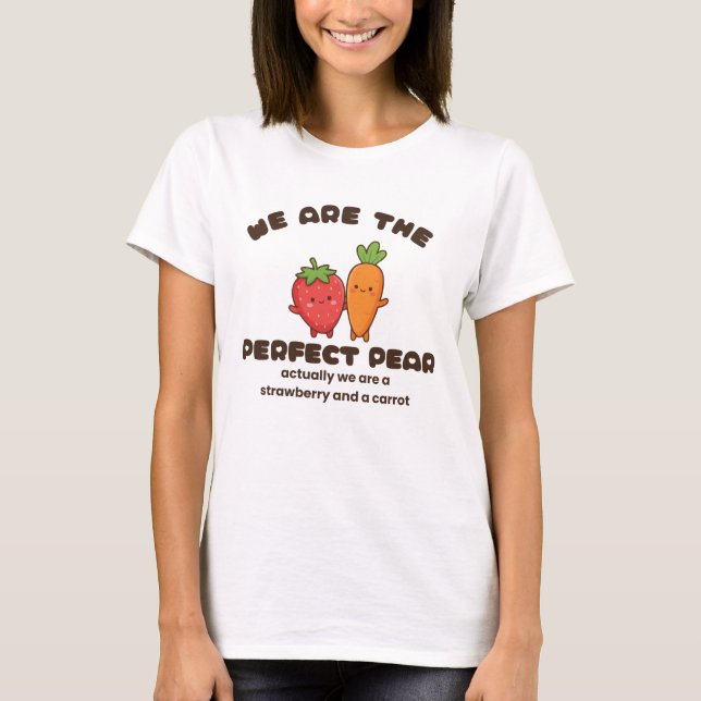 Camiseta Adorável Design de Personagem de Morango e Cenoura (Frente)