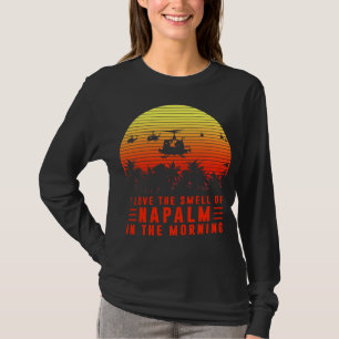 Camiseta Adoro o Cheiro de Napalm na Teia da Manhã