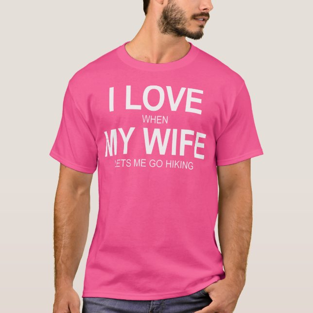 Camiseta Adoro Quando A Minha Esposa Deixa-Me Ir Caminhar. (Frente)