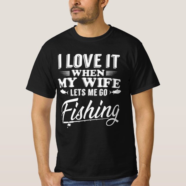 Camiseta Adoro Quando Minha Esposa Me Deixa Pescar (Frente)