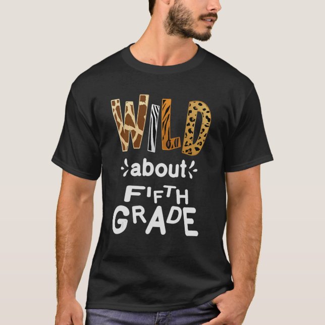 Camiseta Adulto Sobre Aluno Do Quinto Grau No Primeiro Dia  (Frente)