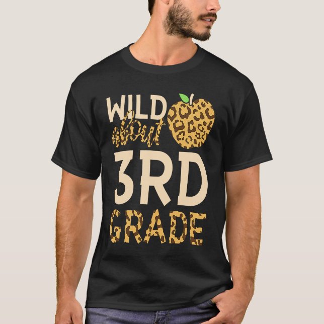 Camiseta Adultos De Professores Do 3º Grau No Primeiro Dia  (Frente)