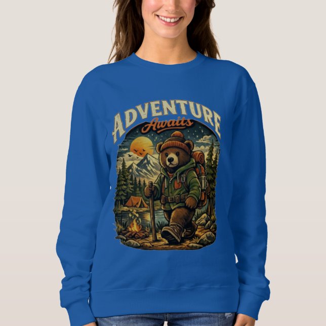 Camiseta Adventure Awaits Bear Hiking Camping Vintage Hoodi (Frente)