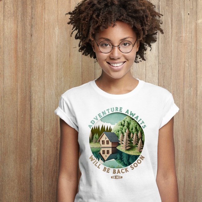 Camiseta Adventure Awaits Lake House (Lake and Mountains Adventure Awaits T-shirt)