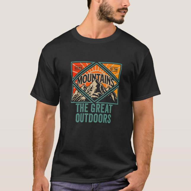 Camiseta Adventure Awaits The Great Outdoors Nature Hiking  (Frente)
