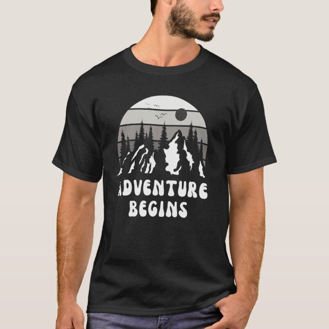 Camiseta Adventure Begins Mountain Nature Hiking Travel Roa (Frente)