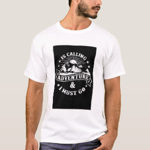 Camiseta Adventure Está Ligando E Eu Preciso Ir Para A Cami