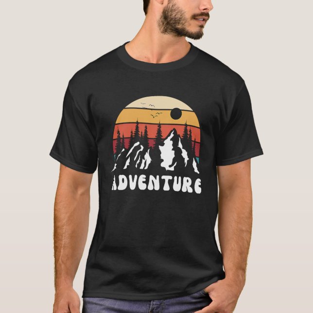 Camiseta Adventure Mountain Nature Hiking Camping Travel Ro (Frente)