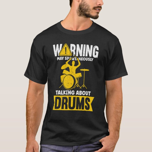 Camiseta Advertência Pode Falar Espontaneamente Sobre Tambo (Frente)
