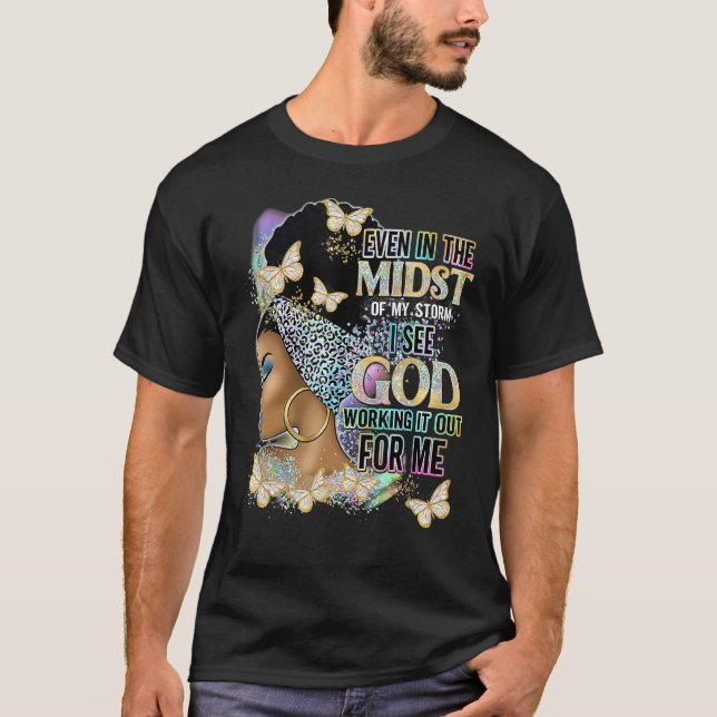 Camiseta Afro Mesmo No Meio Da Minha Tempestade Eu Vejo Deu (Frente)