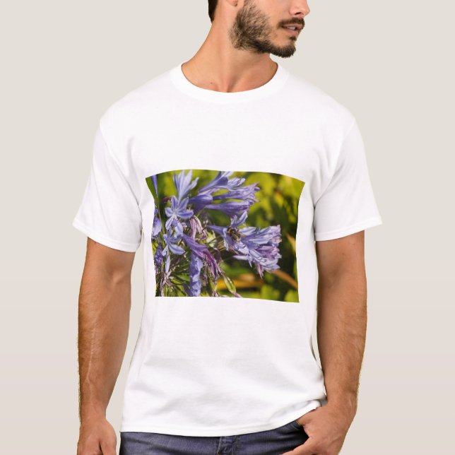 Camiseta Agapanthus flower and bee (Frente)