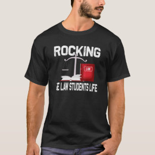 Camiseta Agitando a vida dos estudantes de direito - Aluno