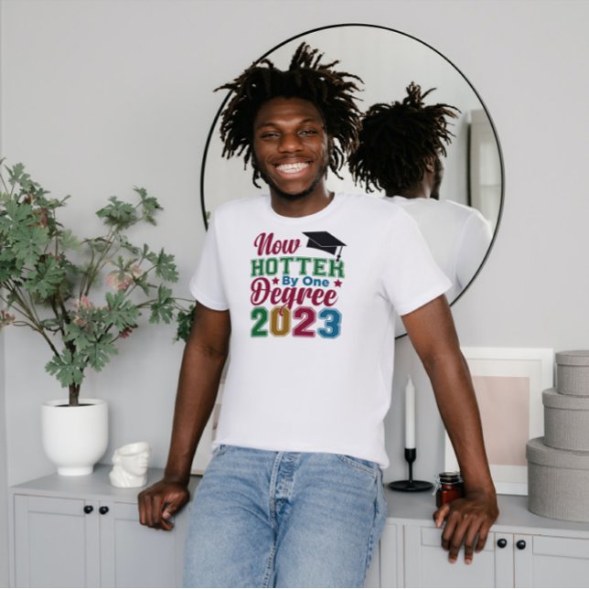 Camiseta Agora Mais Quente Em Um Grau Formando 2023 (Criador carregado)