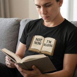 Camiseta Agora Não, Estou Lendo