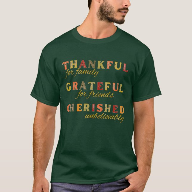 Camiseta Agradecidos, Gratos, Amigos Familiares Enriquecido (Frente)