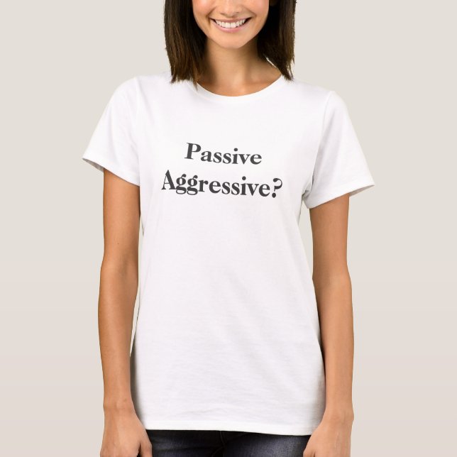 Camiseta Agressivo passivo no branco (Frente)