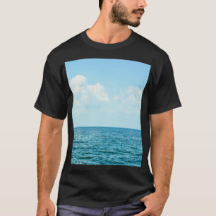 Camiseta Água do oceano, Céu Azul Limpo.