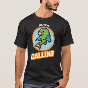 Camiseta Água Está Chamando Adicto de Pesca Divertido