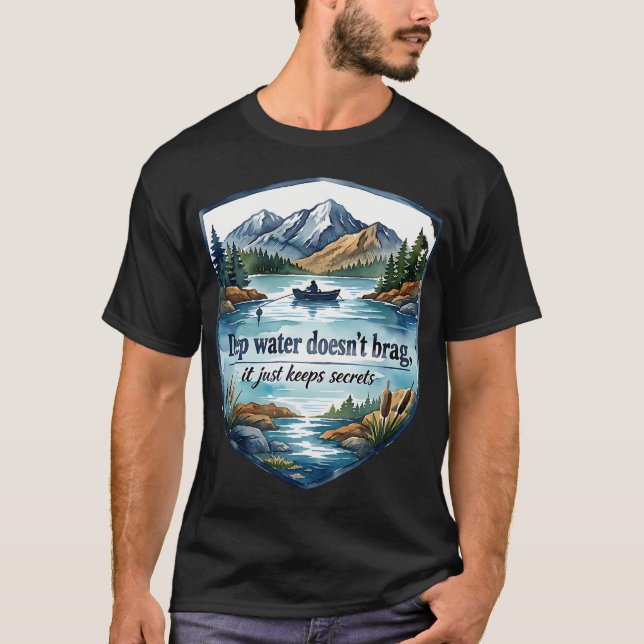 Camiseta Água Profunda Guarda Segredos da Pesca (Frente)