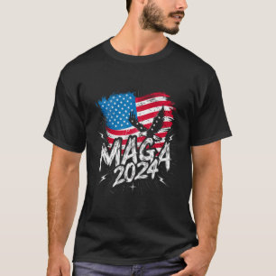 Camiseta Aguarde Trump Maga 2024 Bandeira Patriótica Voto E