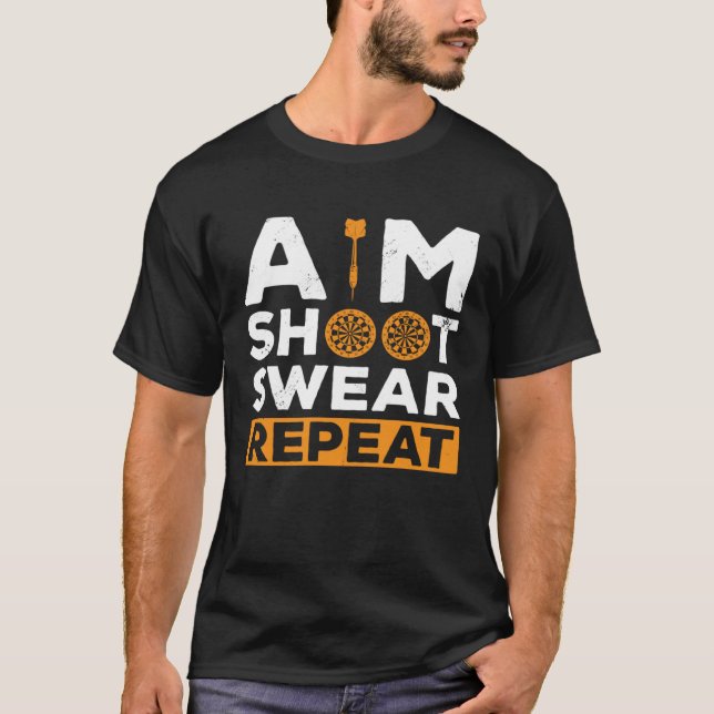 Camiseta Aim Shoot Swear Repeat Dart Player Darting Dartboa (Frente)