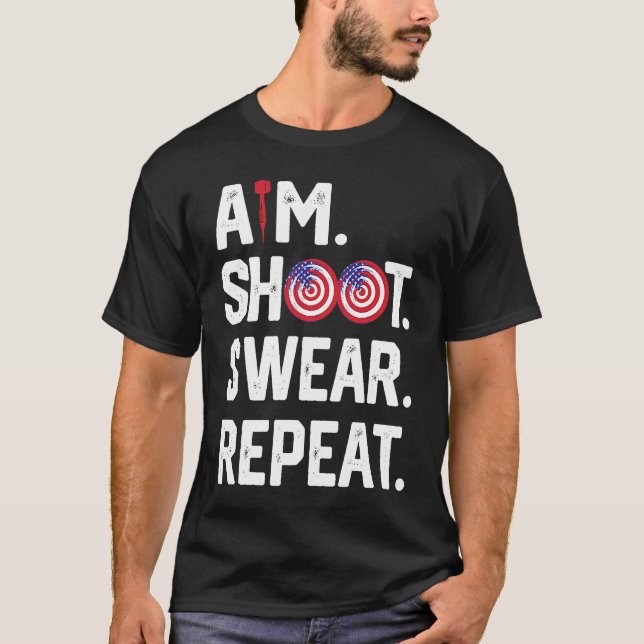 Camiseta Aim Shoot Swear Repeat Dartboard Target Bullseye   (Frente)