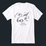 Camiseta Ainda fazemos Suavemente 60º Aniversário de Casame<br><div class="desc">Elegante Ainda fazemos camiseta do aniversário de 60 anos com um roteiro suave, o número de anos que você foi casado, e seus nomes e data de casamento. Ainda fazemos t-shirt para celebrar o teu aniversário de casamento e renovar os nossos votos. Ainda fazemos camiseta do 60º aniversário com 60...</div>