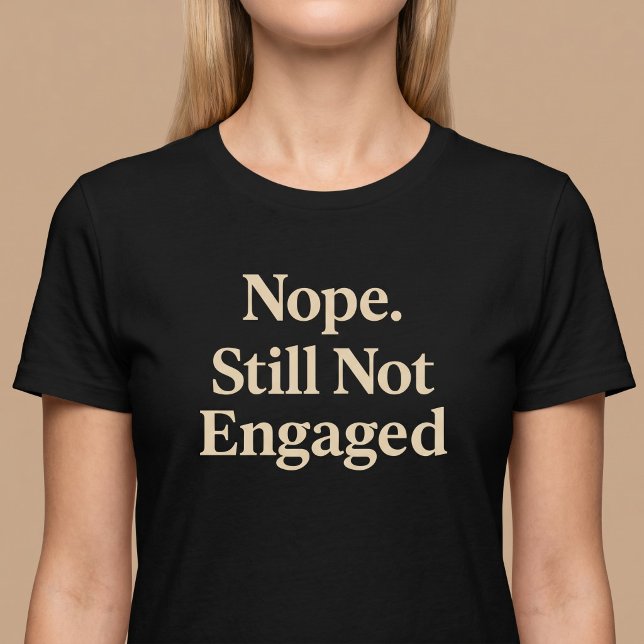 Camiseta Ainda Não Estou Comprometida (Criador carregado)
