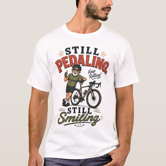 Camiseta Ainda Pedalando, Velho Sorridente Andando de Bicic (Frente)