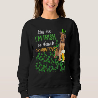 Camiseta Airedale Terrier Me Beija Sou Irlandês Ou Bebado O