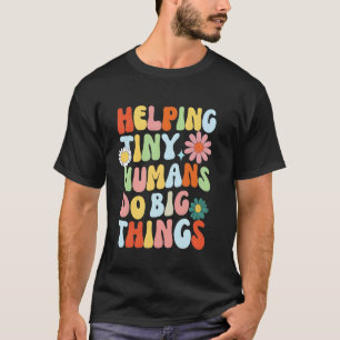 Camiseta Ajudando Humanos Pequenos a Fazerem Coisas Grandes
