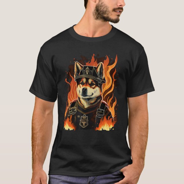 Camiseta Akita Inu Fireman on Firefighter Akita Inu (Frente)
