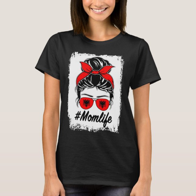 Camiseta Albania Flag Albanian Mom Messy Bun Mom Life (Frente)