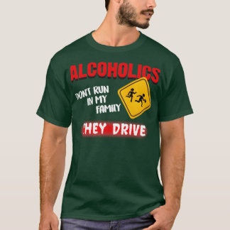 Camiseta Alcoólicos Não Correm Na Minha Família Eles Conduz