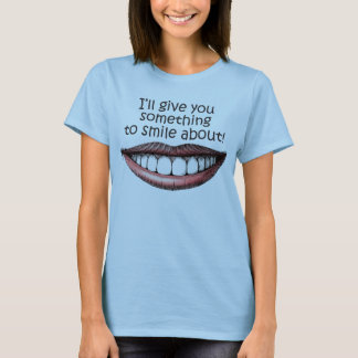 Camiseta algo-à-sorriso-sobre