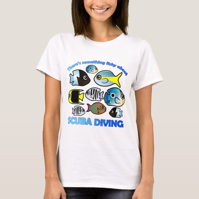 Camiseta Algo Fishy Sobre Scuba (Frente)