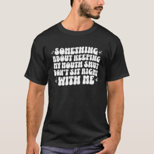 Camiseta Algo Sobre Manter Minha Boca Fechada Groovy