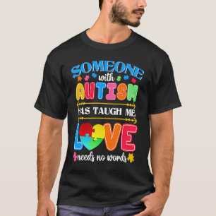 Camiseta Alguém Com Autismo Me Ensinou Que O Amor Não Tem P