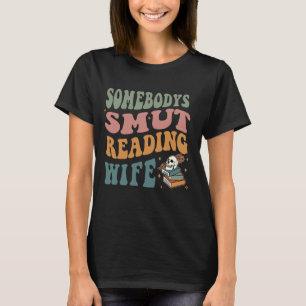 Camiseta Alguém Deve Ler Esposa