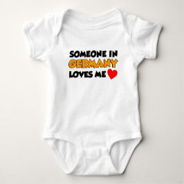 Camiseta Alguém em Alemanha ama-me