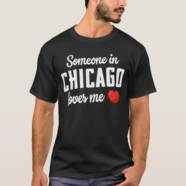 Camiseta Alguém Em Chicago Me Ama (Frente)