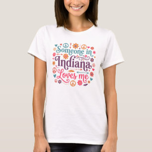 Camiseta Alguém em Indiana Me Ama Design Boho Hippie