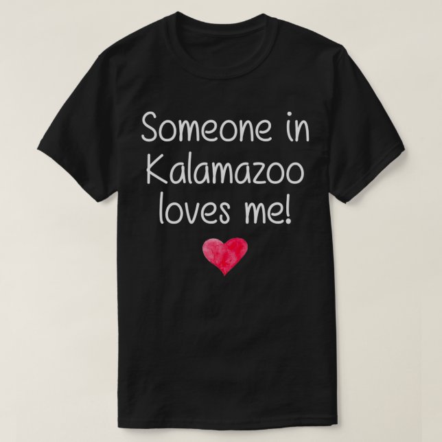 Camiseta Alguém Em KALAMAZOO MI MICHIGAN Me Ama Na Casa Da  (Frente do Design)