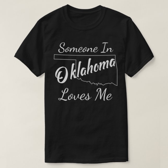 Camiseta Alguém Em Oklahoma Me Ama A Silhouette Estatal (Frente do Design)