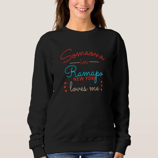 Camiseta Alguém em Ramapo Nova York me ama (Frente)