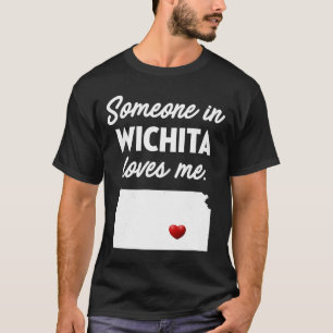 Camiseta Alguém Em Wichita Me Ama Wichita Kansas
