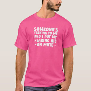 Camiseta Alguém está falando comigo e eu coloquei minha esc