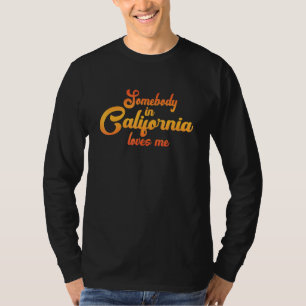 Camiseta Alguém Na Califórnia me ama aos 70 anos